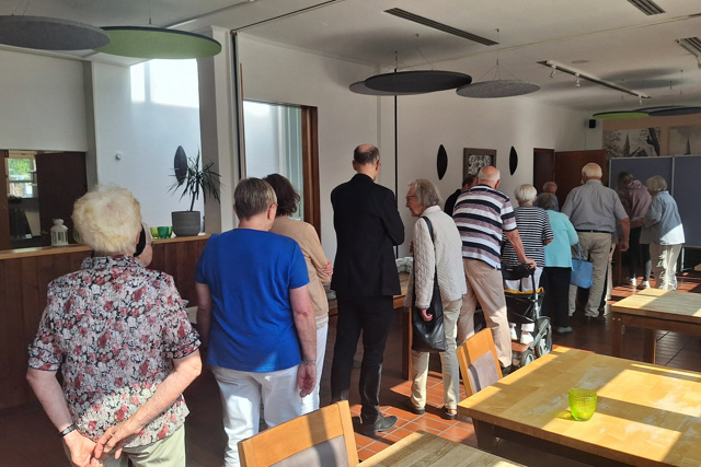 Die zweierlei Sorten herzhafter Suppe mußten selbst geholt werden.